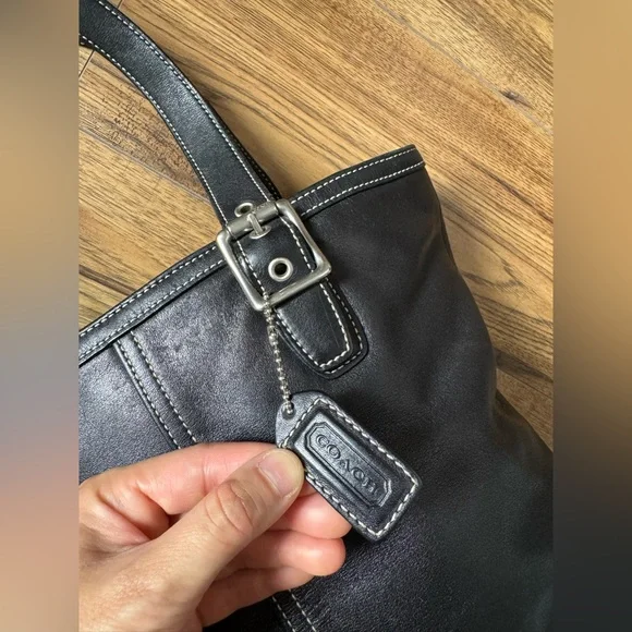 Vintage Coach Hamptons 9572 Leather Tote - Picture 6 of 10